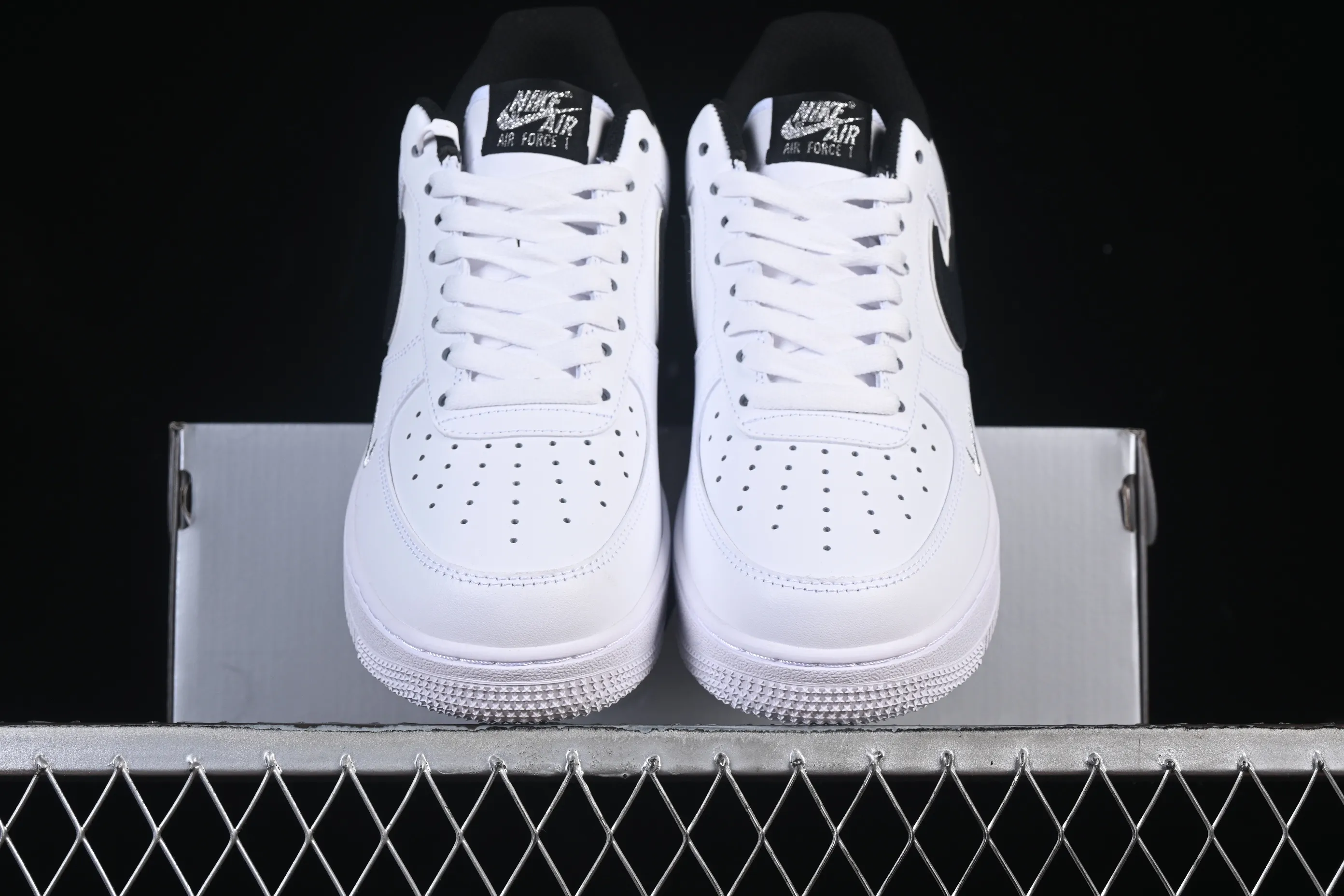 All categories Nk Air Force 1 Air Force series Nk Air Force 1 Low Air Force low-top Nike Air Force 1'07 Low black and silver small hook Air Force 1 low-top casual sneakers ZH0316-109